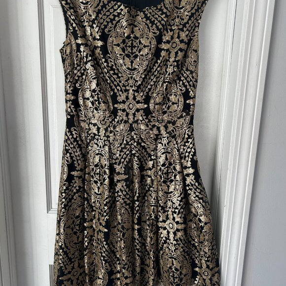 Elegant Black and Gold Women's Dress - Picture 9 of 9